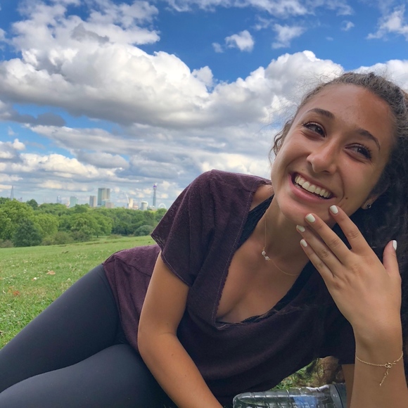 Meet your Posher, Natalie - Picture 2 of 5